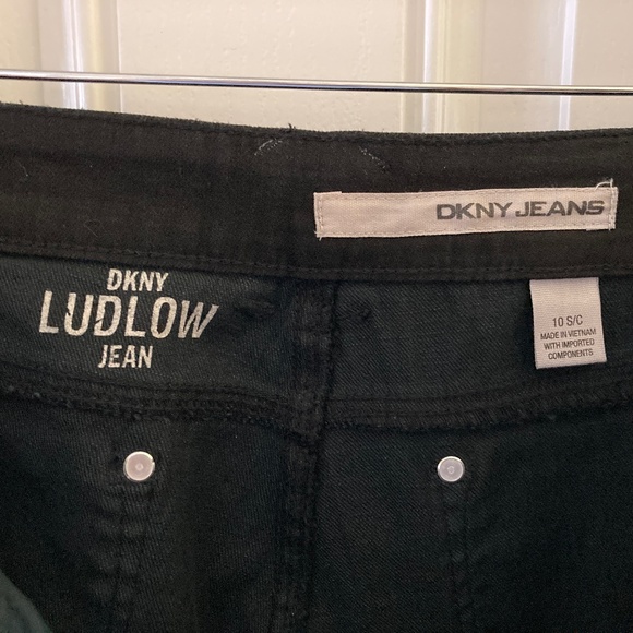DKNY Women's Black Ludlow Boot Cut Jeans/Low Rise/Slim Fit/Sz 10/$59 RET/NWT! - Picture 3 of 4